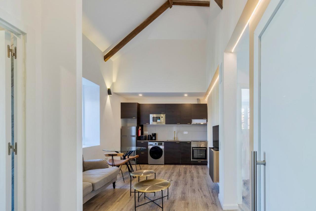 Golden Apartment *